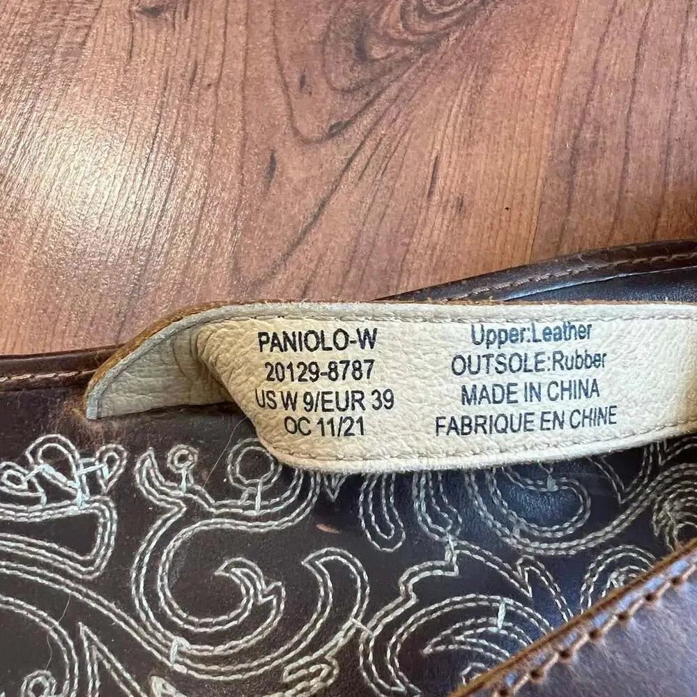OluKai Paniolo Women's Leather Embroidered Flip Flop Sandals Size 9